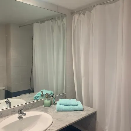 아파트 De Dos Con Terraza Y Plaza De Aparcamiento *