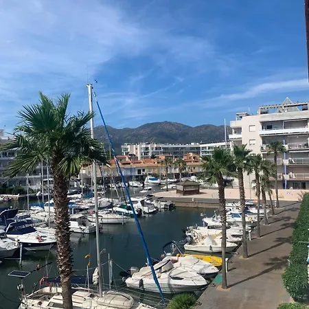 De Dos Con Terraza Y Plaza De Aparcamiento Apartment